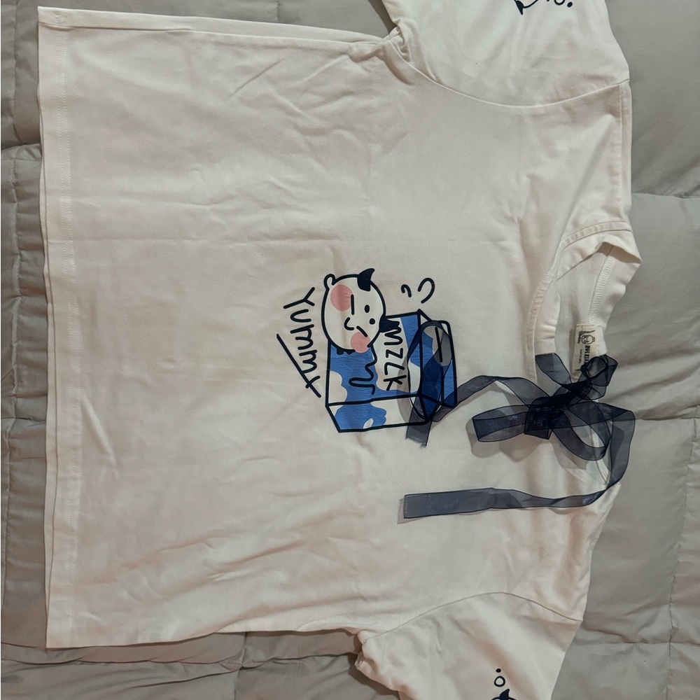 Kawaii white T-shirt with navy bow detail color, cute milk cow pattern size M